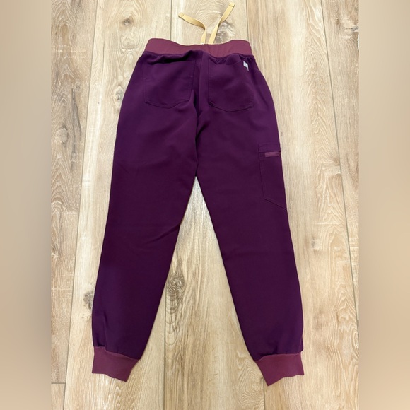 Figs Burgundy Scrub Set - Picture 5 of 5